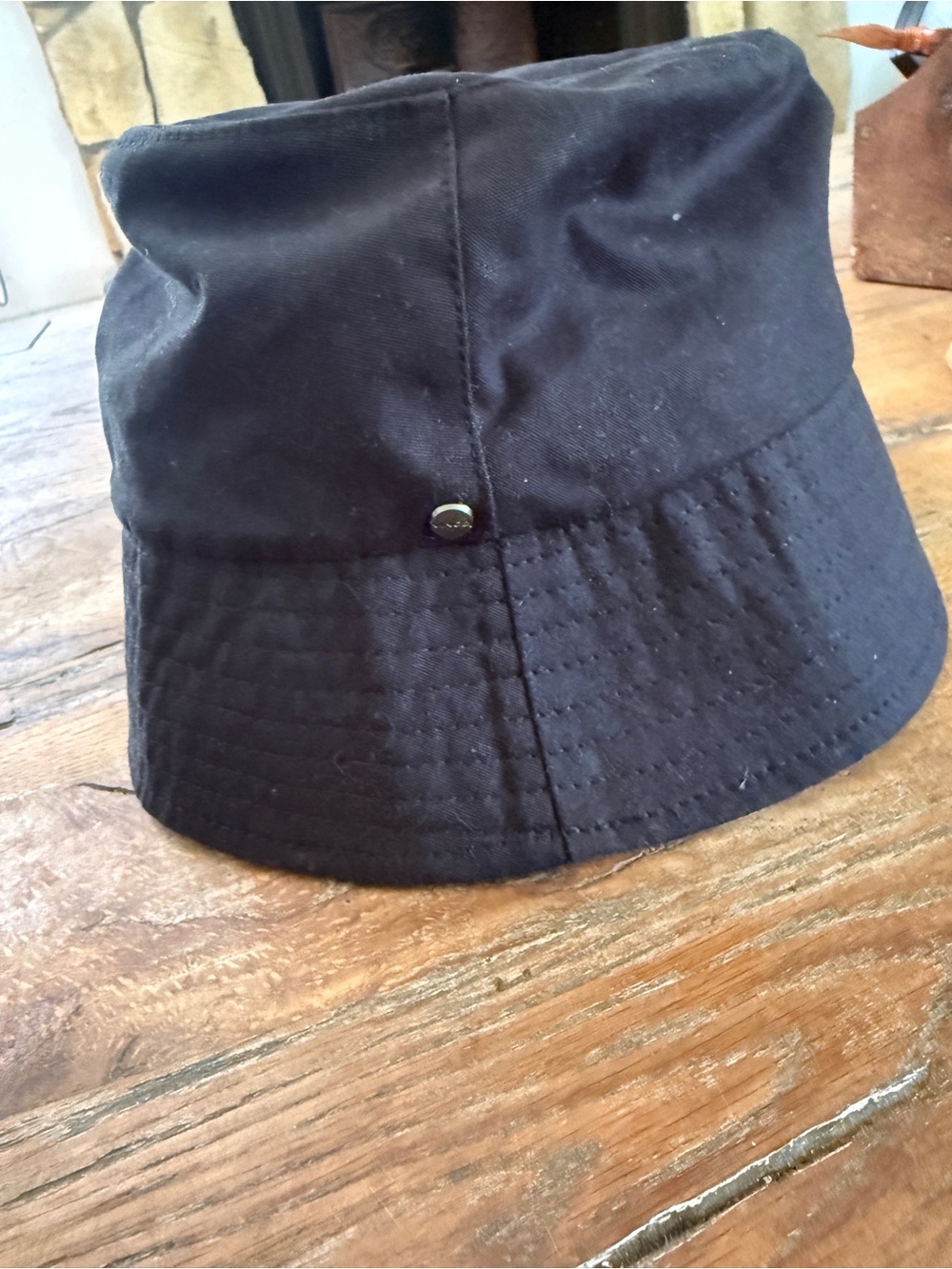 Vince black and white Bucket Hat with Subtle Stitching